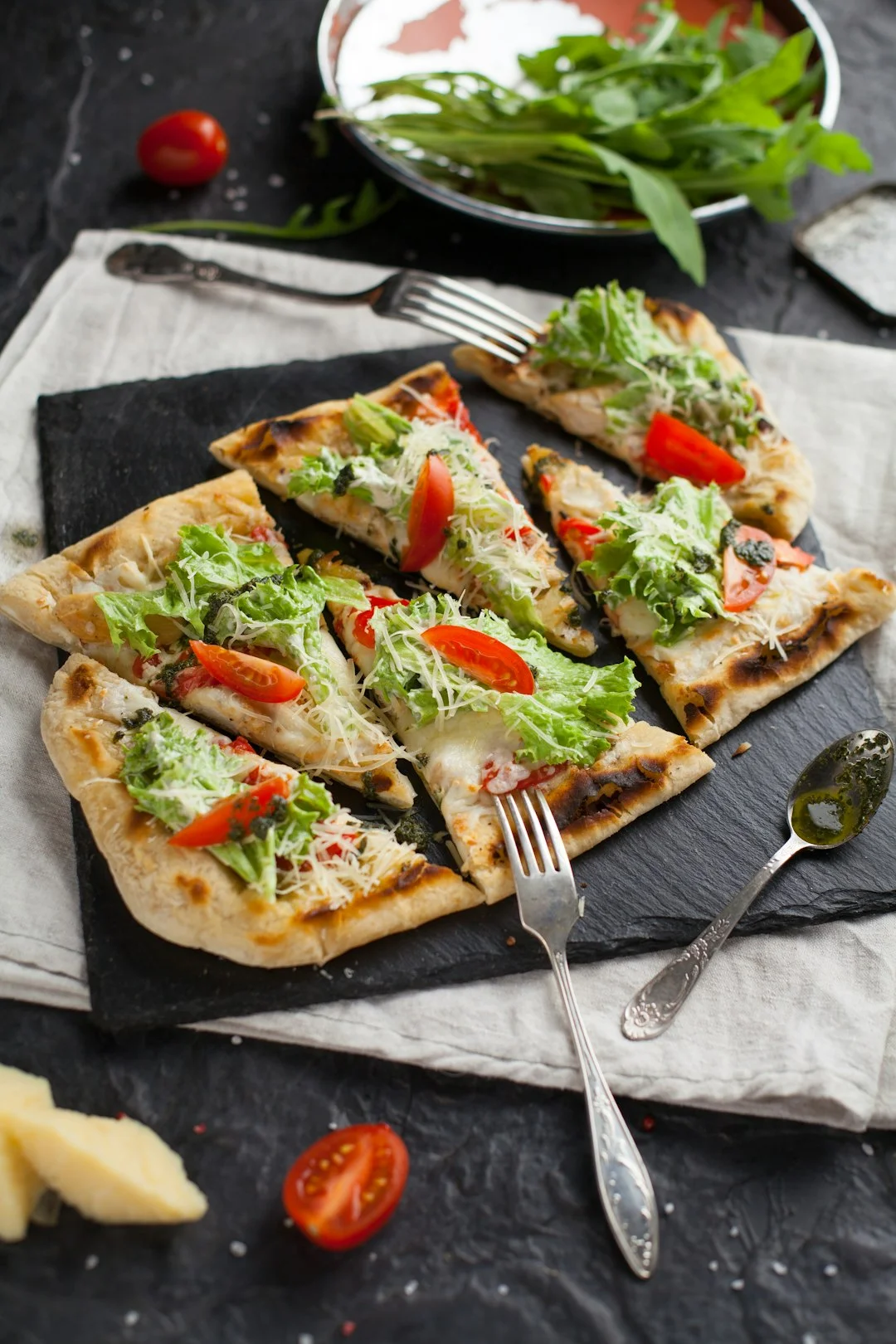 easy chicken alfredo flatbread
