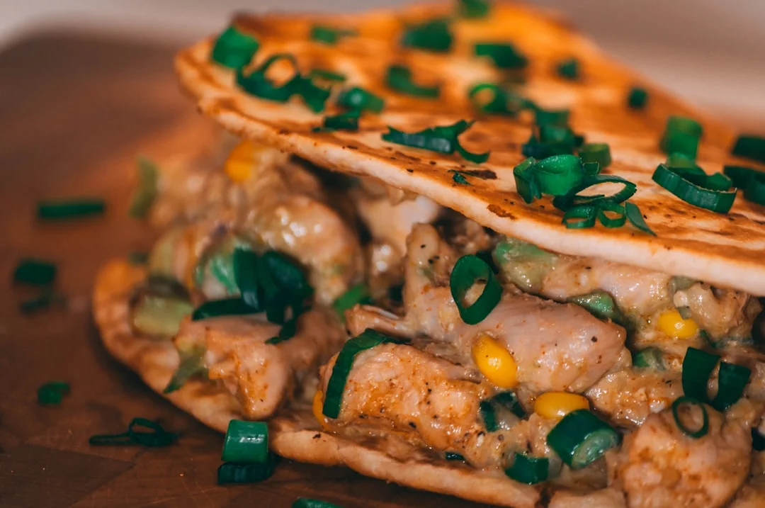 easy chicken alfredo flatbread