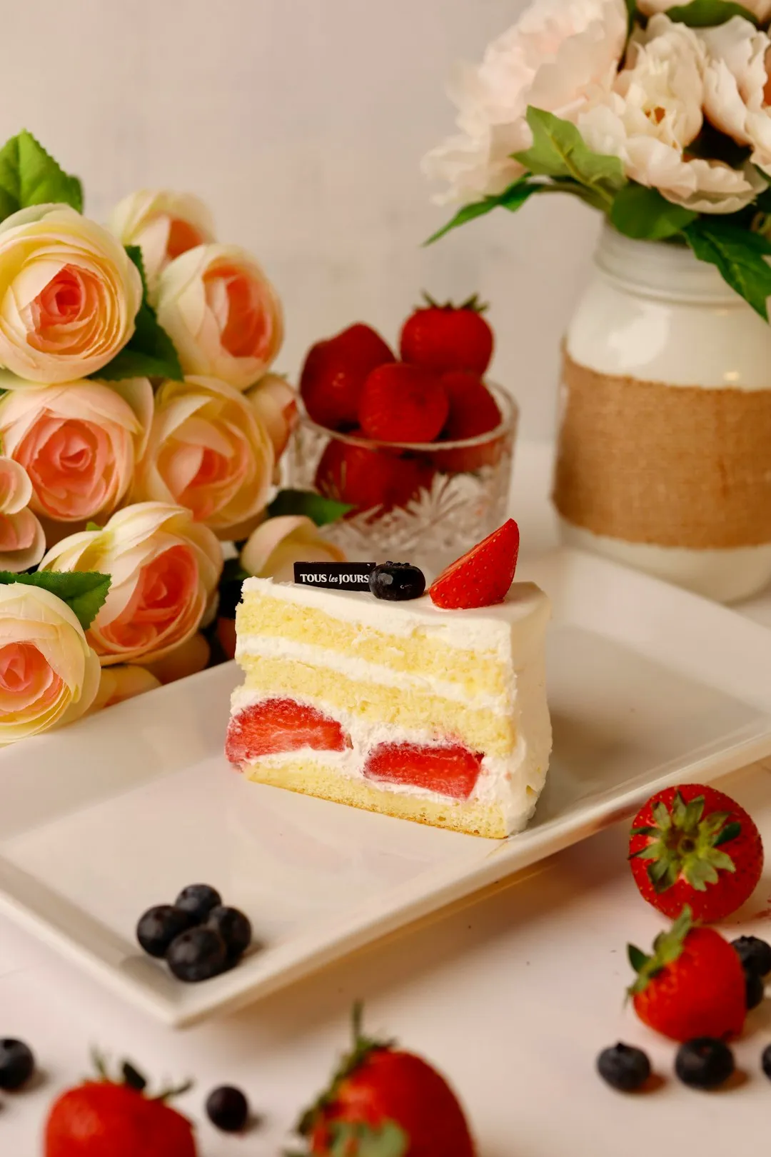 berry chantilly cake