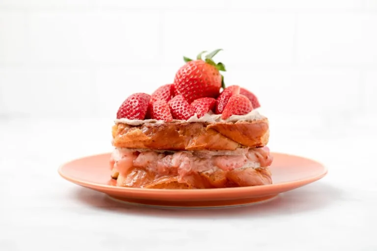 strawberry cheesecake buns