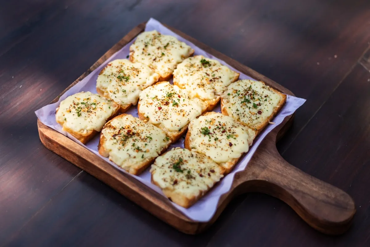 best cheesy garlic bread