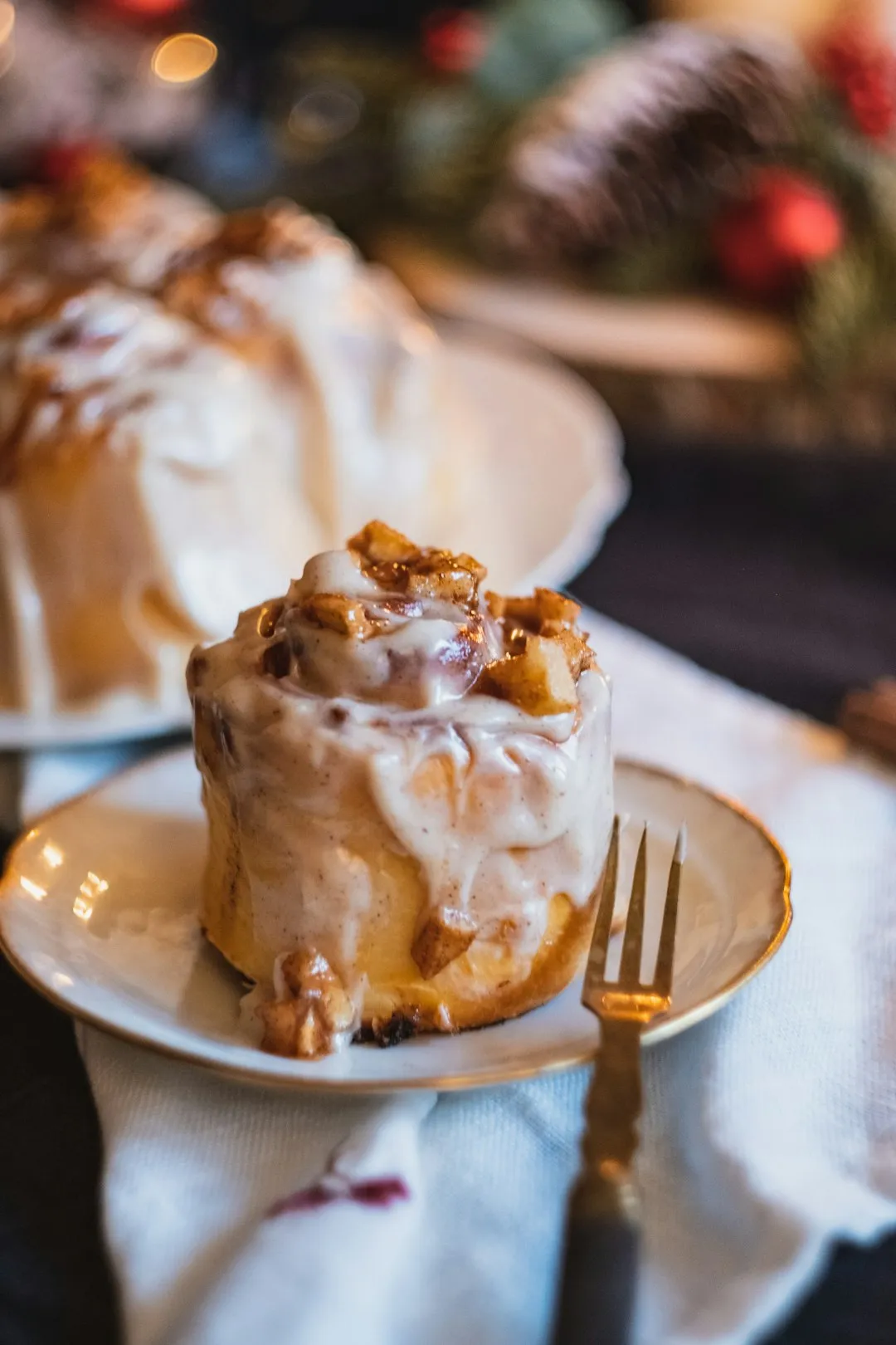 pecan cinnamon buns -- Baking to Golden Perfection pecan cinnamon buns