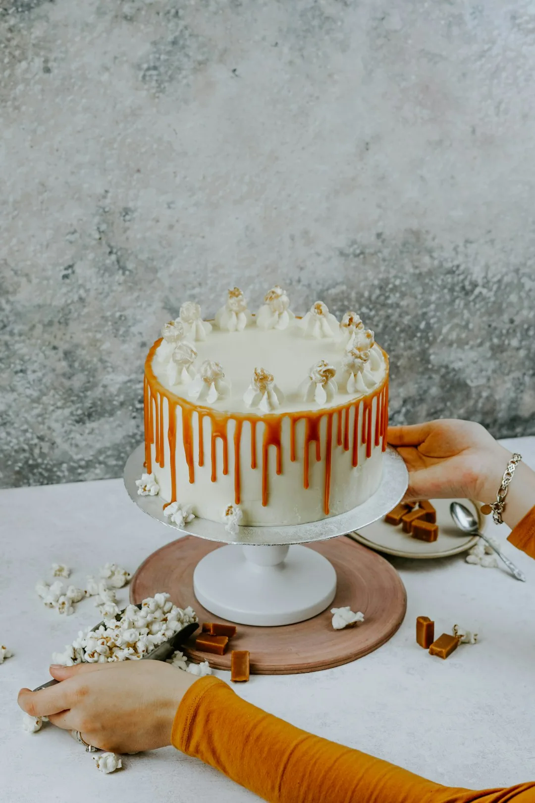 caramel cloud cake -- caramel sauce caramel cloud cake